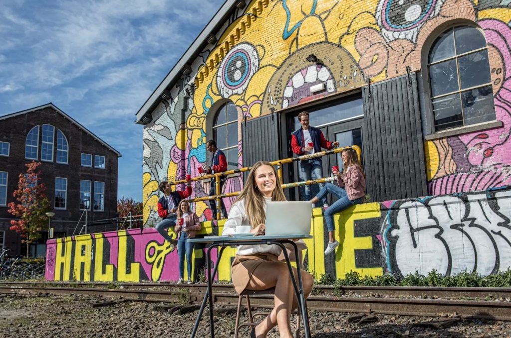 Spoorzone voor Hall of fame gebouw.